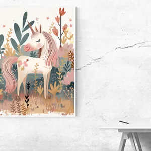 Kunstdruck Einhorn im Wald – Einhorn zwischen Blättern und Blüten des Waldes