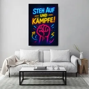 Kunstdruck steh auf und kämpfe – In Blau und Gelb leuchtet „STEH AUF UND KÄMPFE!“, darunter eine erhobene pinke Neonfaust, umgeben von Pfeilen und Blitzen auf dunklem Grund