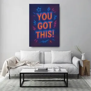 Kunstdruck you got this – Orangerote Buchstaben mit blauem Rand formen „YOU GOT THIS!“ auf einer blauen Ziegelwand, umgeben von Sternen, Blitzen und Zickzack-Linien