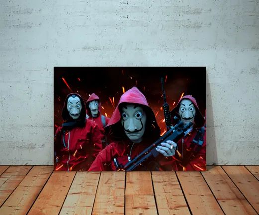 Kunstdruck Haus des Geldes II – Anders als beim ruhigen Gruppenbild geht es hier dynamisch zu: Vier maskierte Gestalten mit Waffen stürmen nach vorn, umgeben von glühenden Funken in Orange und Rot