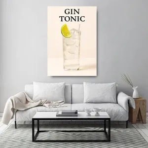 Kunstdruck Gin Tonic – Ein Longdrinkglas mit sprudelndem, glasklarem Inhalt, Eiswürfeln, Limettenspalte und Strohhalm steht auf hellem Grund, darüber in kräftigen Versalien „GIN TONIC“