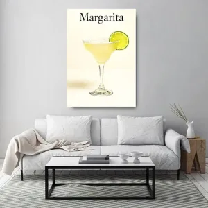 Kunstdruck Margarita – Eine klassische Margarita-Schale mit blassgelbem Cocktail, Salzrand und Limettenscheibe steht vor hellem Cremeton, darüber in schlichter Schrift „Margarita“