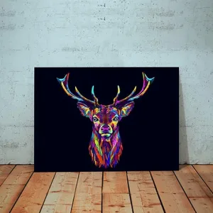 Kunstdruck Hirsch – Majestätisches Geweih, leuchtende Popart-Farben auf tiefem Schwarz: Dieser Hirschkopf verbindet ein klassisches Wildmotiv mit moderner Streetart-Optik